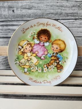 Vintage Mother’s Day Mini Collectible Plate Avon 1983 Love is a Song For Mother